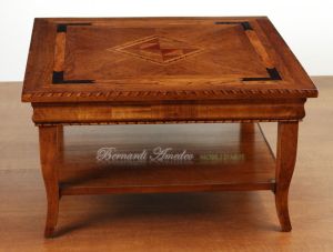 Tavolino da salotto stile classico in legno intarsiato made in Italy